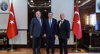 Cumhurbaşkanı Yardımcısı Cevdet Yılmaz, Kapalı Çarşı Başkanı İlhami Yazıcı'yı Kabul Etti