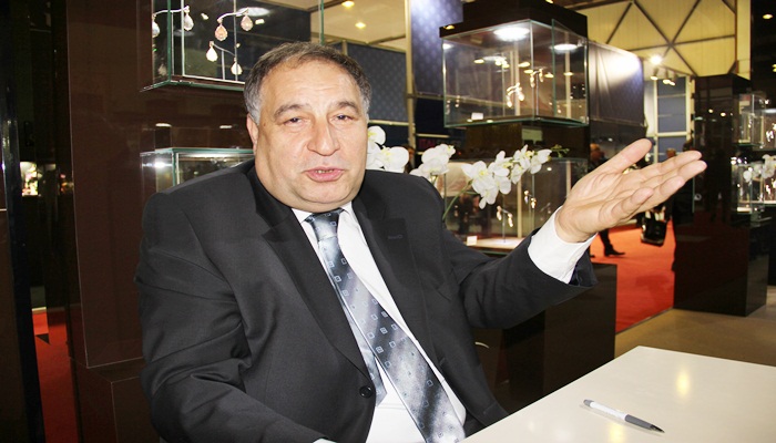 Arpa eken buğday biçmez, buğday eken mısır biçmez, hiç ekmeyen de bir şey biçmez