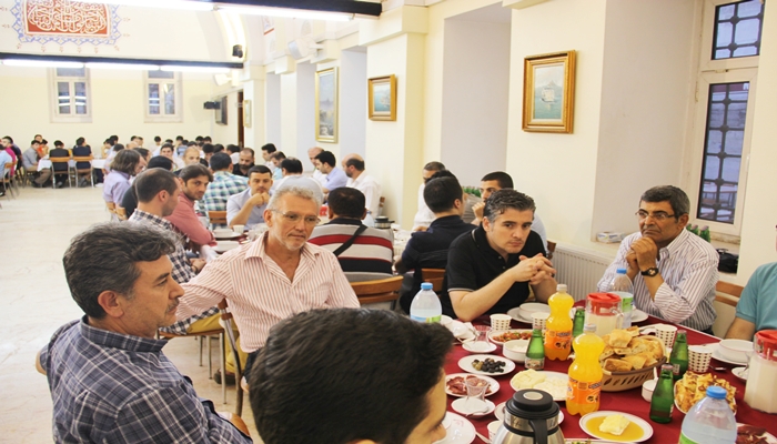 Kapalı Çarşı Esnafından Örnek İftar Davranışı