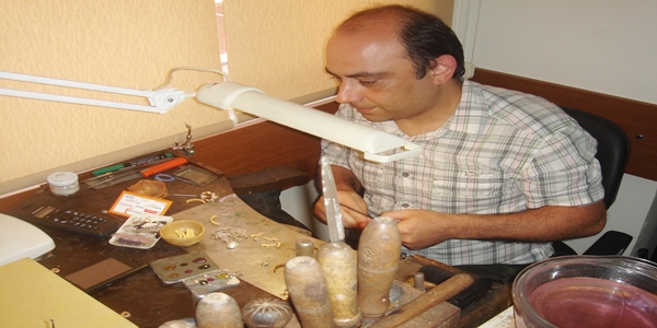 Aileden Sanatkar Arman Hanceroğlu