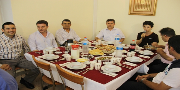Nuruosmaniye İftar Yemekleri Sürüyor