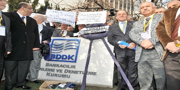 Kuyumcular Ankara'da BDDK'yı protesto etti